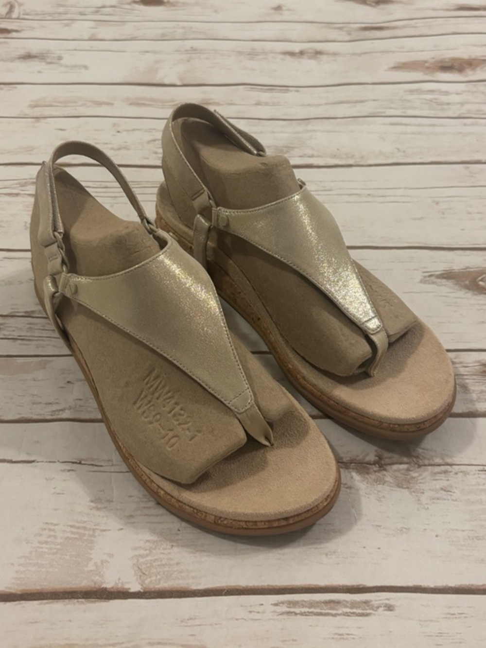 Vionic Kirra II Wedge Sandal Metallic Gold Size 11
